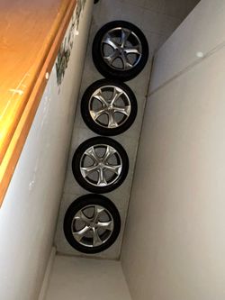 20” Toyota Venza Rims w/tires