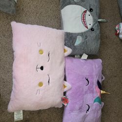 🥰NEW CHILDRENS FULL SIZE PILLOWS.  CHOICE OF SHARK,  UNICORN, OR CAT