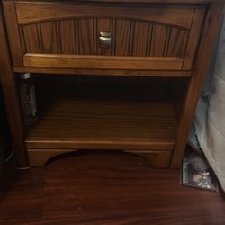 2 Side Tables 