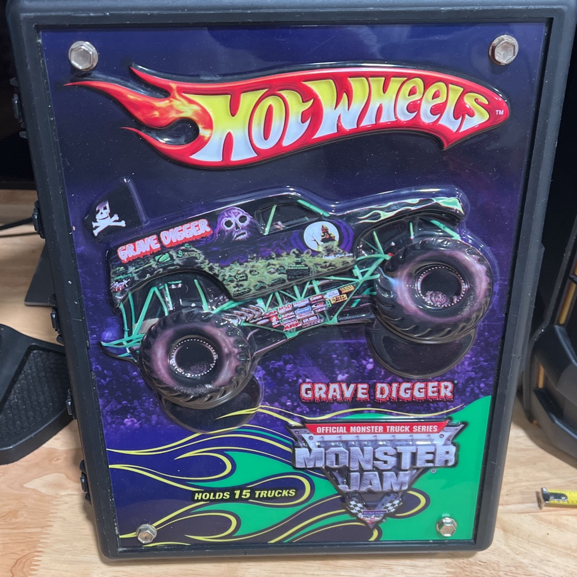 Hot Wheels Grave Digger 15 Monster Truck Case ++++