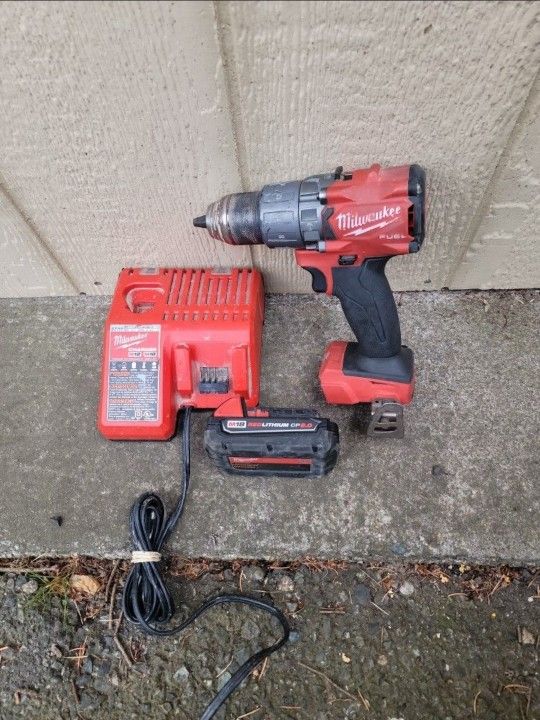 MILWAUKEE 18V FUEL HAMMER DRILL WITH BATTERY AND CHARGER