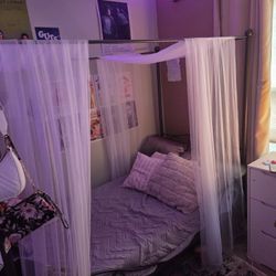 Twin Size Canopy Bed