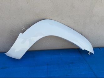 06-09 4 Runner White Front Passenger Right RH Fender Flare Molding OEM