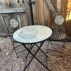 Table set with 2 chairs