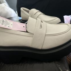 Zapatos Nuevos $10