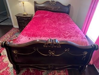 Official Disney Princess Collection 4-Piece Full Sleigh Bedroom Set - Cherry Wood