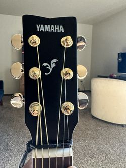 Yamaha 6 String Guitar 
