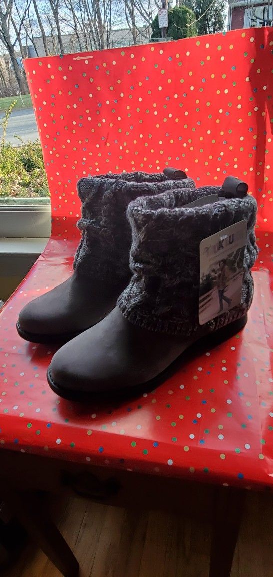 NEW MUK LUKS PATRICE GRAY BOOTIES -Size 9