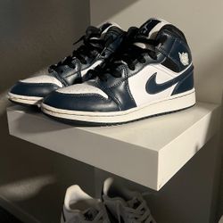 Nike Air Jordan 1s Mid Armory Navy 