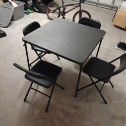Folding table with 4 chairs 