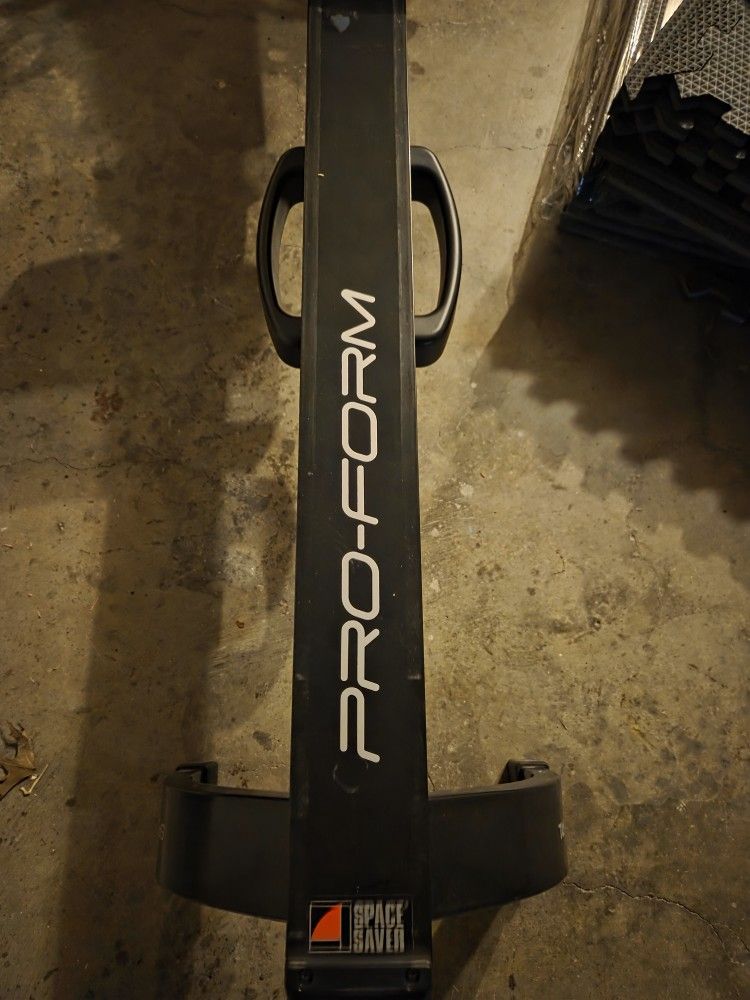 Pro Form ROWING MACHINE