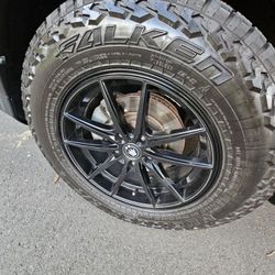 Koing 17" Wheel & Tires 