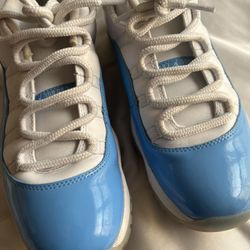 Jordan 11 Low UNC 