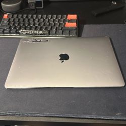 MACBOOK AIR