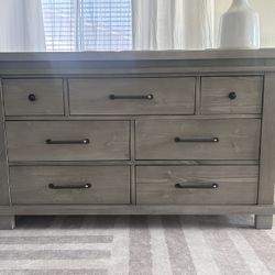 Hampton 7-Drawer Dresser