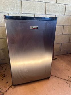 Mini fridge