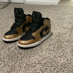Black And Gold Jordan 1 