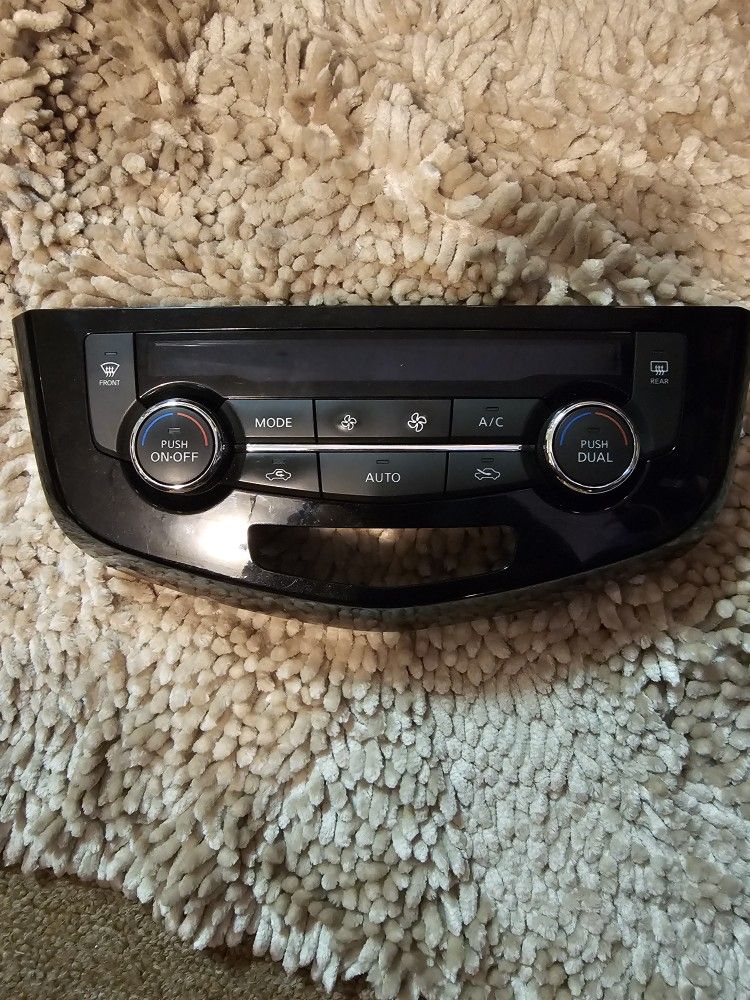 Nissan Car AC Control Panel