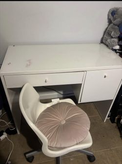 Makeup Vanity And Chair