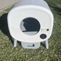 Smart Cat Litter Box.  Works Good 