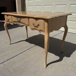 Ethan Allen Desk. Delivery Available