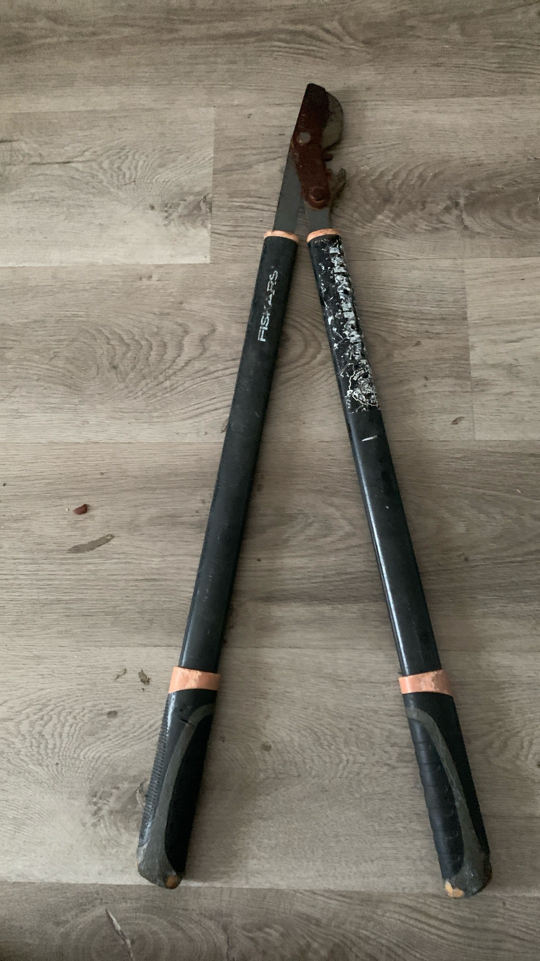 Fiskars 28” Inch Power Gear Loopersfor The Tree Trimming
