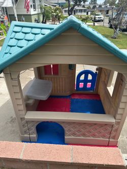 Little Tikes Playhouse Play House / Halloween Prop / Christmas Prop.  Or Best Offer … Need It Gone