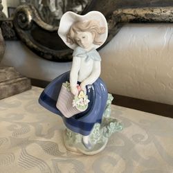 Lladro “Pretty Pickings Girl”