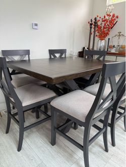 DINING ROOM TABLE / 8 CHAIRS