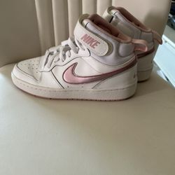 Nike Court Borough Mid 2  Size 6