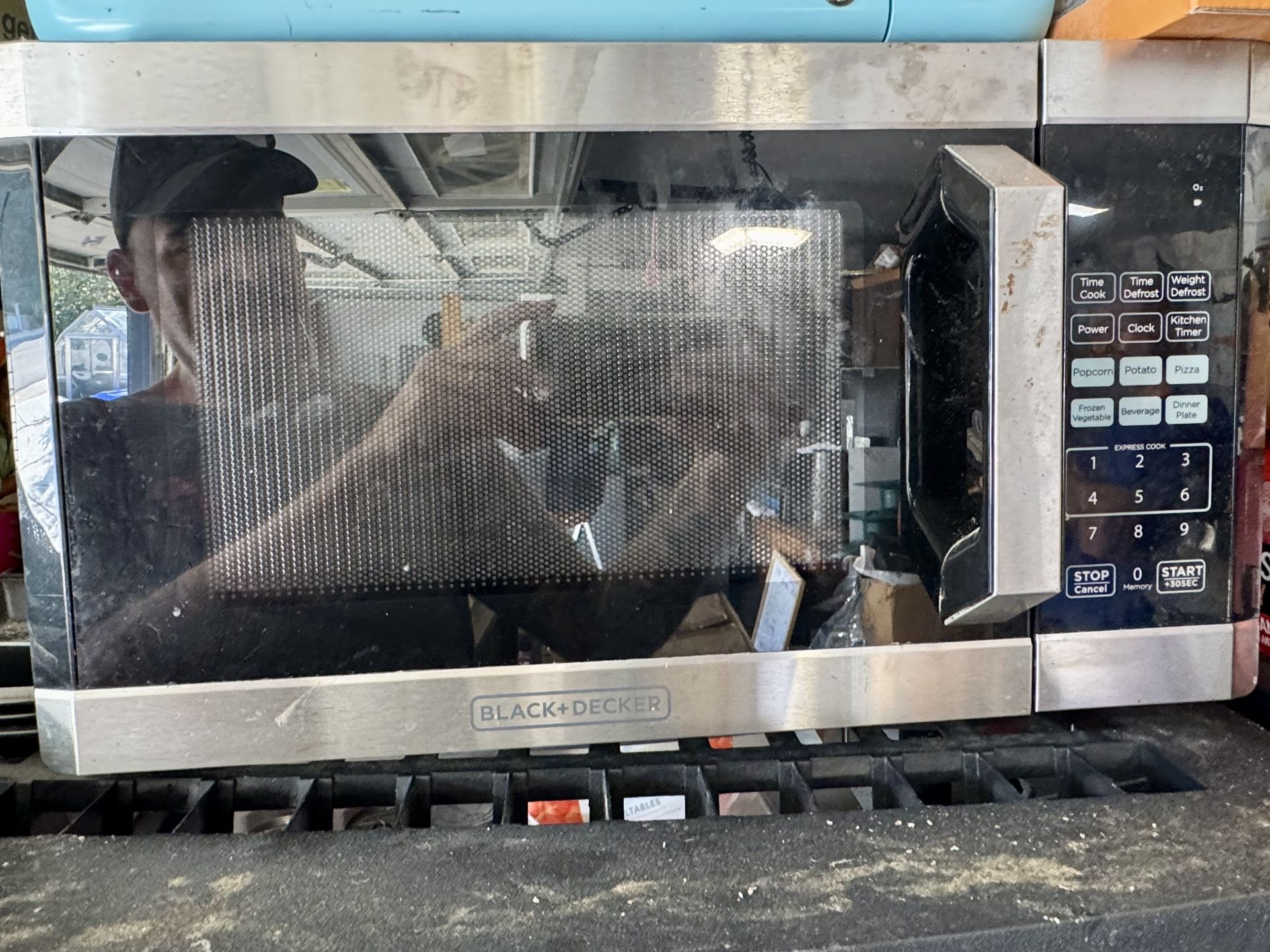 Black And decker .9 Cu Foot Microwave