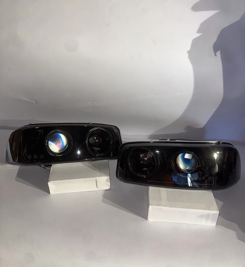 99-06 GMC Sierra 1500/2500 LED Halo Black Smoked Spyder Headlights/Faros