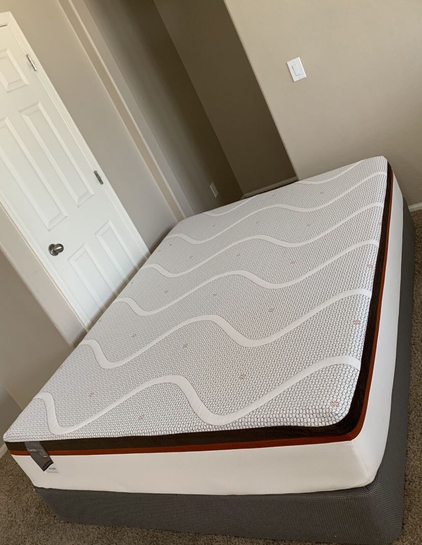 QUEEN MATTRESS MEMORY FOAM AND FREE BOX SPRINGS