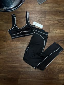 Alo Yoga Sports Bra and Leggings Set sizes S , M
