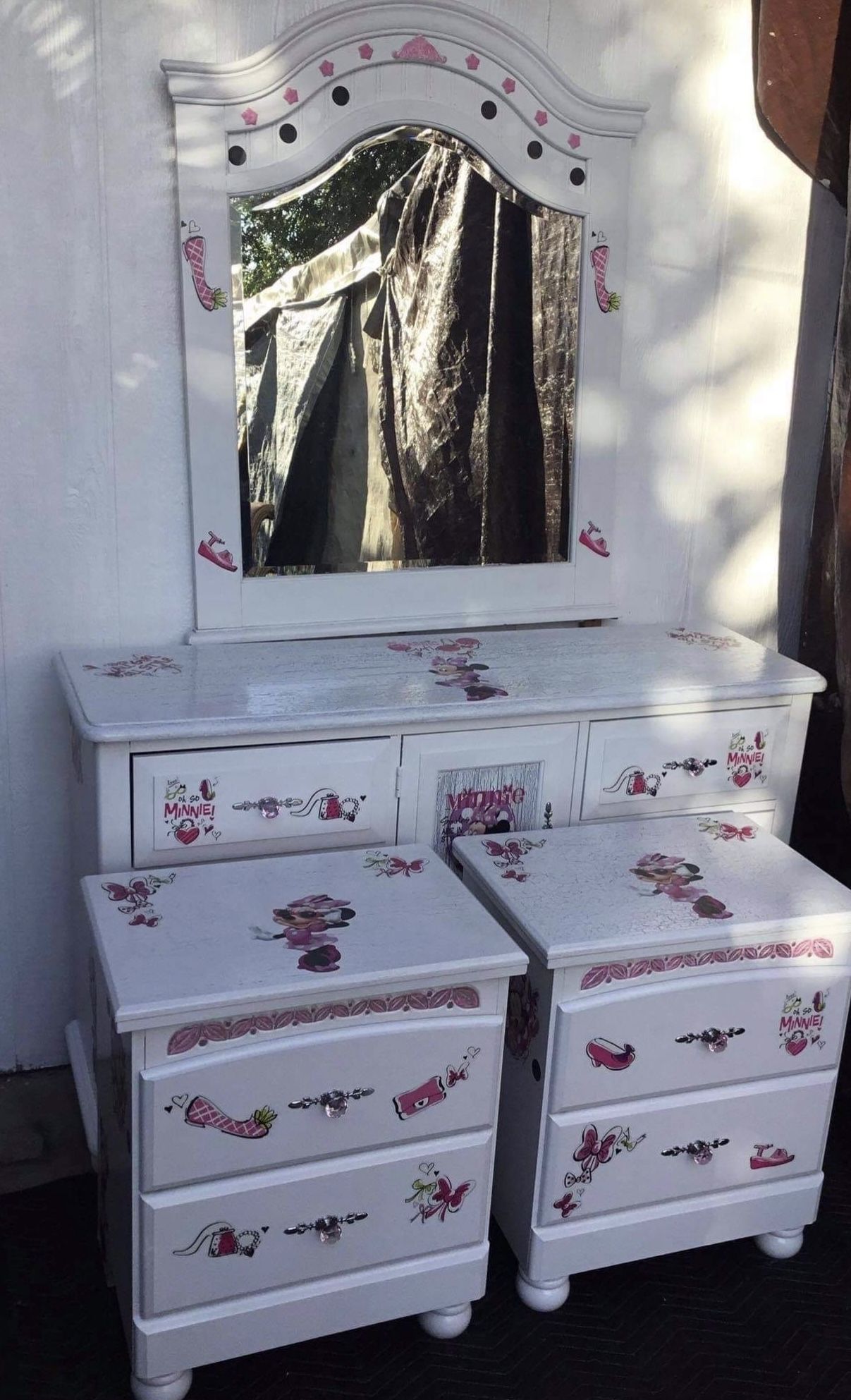 Girls Dresser Set Minnie Mouse Style Including Long Dresser, Mirror And Two Nighstands Colors White ,black And Pink Set Has Been Refurbished!🌺
