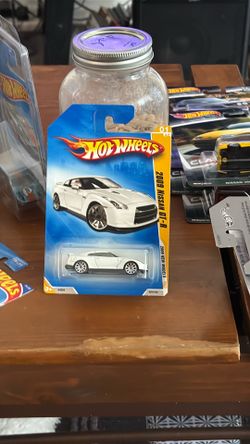 2009 Hot Wheels #1 New Models 1/42 2009 NISSAN GT-R White Variant w/Chrome 10 Sp