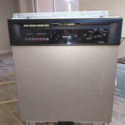 Hotpoint Dishwasher And Hotpoint Microwave Combo
