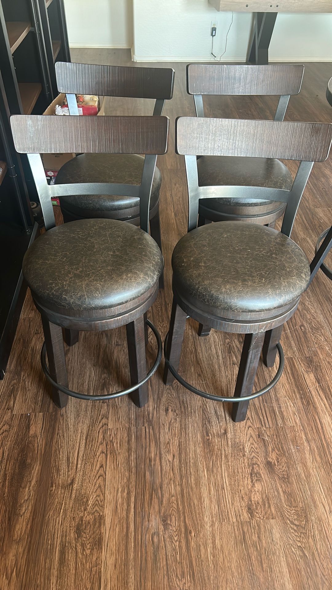 Bat Table And Chairs