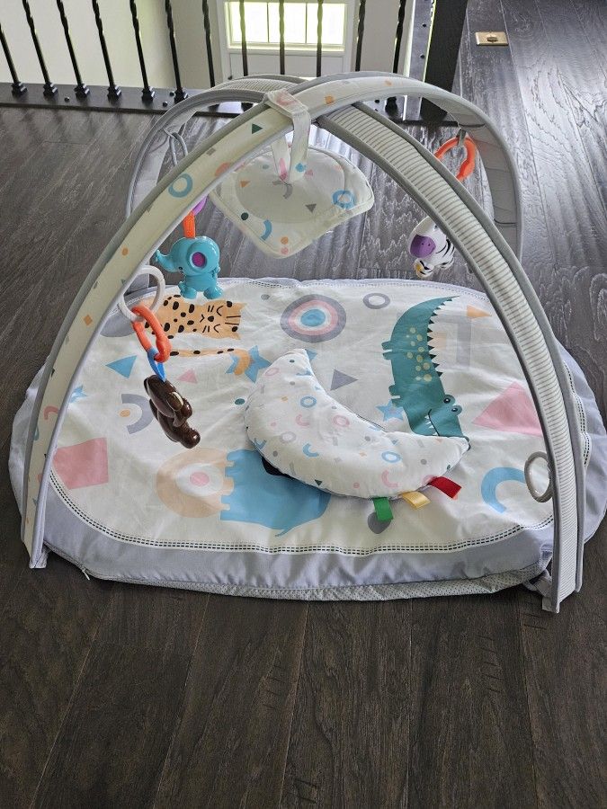 Baby activity gym playmat