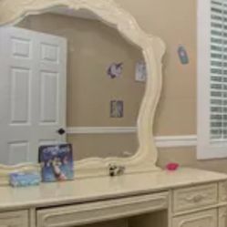 Nice Vanity With Princess Mirror Real Wood