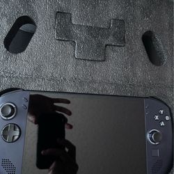 Legion Go S 8" 120Hz Gaming Handheld - AMD Ryzen Z1 Extreme - SteamOS - 32GB with 1TB SSD