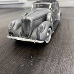 Diecast 1/18 Scale Signature Models 1937 Lincoln Touring Cabriolet 