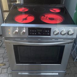 Frigidaire Flat Stove In Good Condition $400 