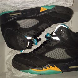 Jordan aqua 5 size 10.5