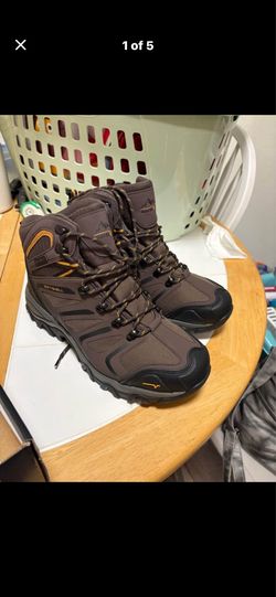 Norti V 8 Men’s Waterproof SoftShell Boots Size 9 1/2 AND I WILL NOT REPLY TO. IS IT AVAILABLE IF THE POST IS UP THEN IT IS AVAILABLE.