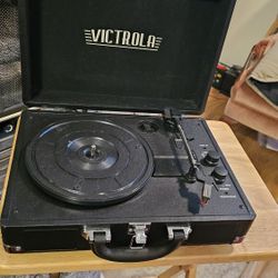 Victoria Portable Turntable