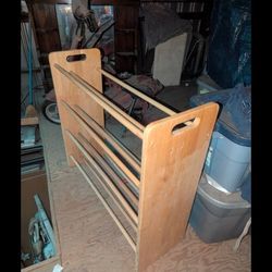 WOODEN BLANKET RACK 