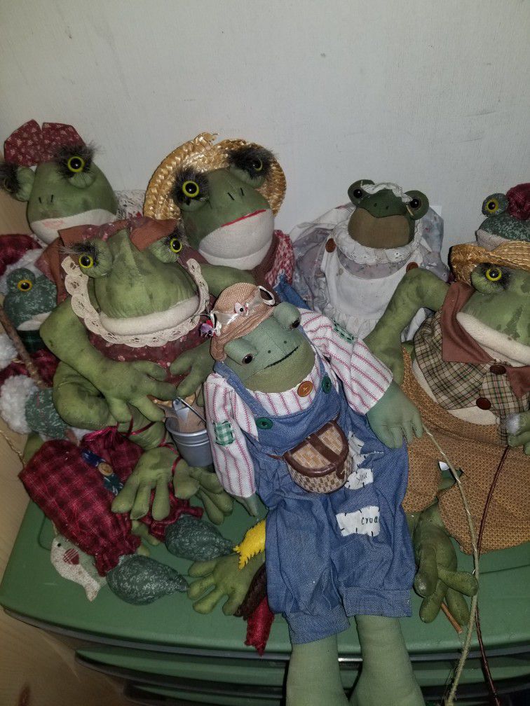 Antique Stuffed Collector Frogs