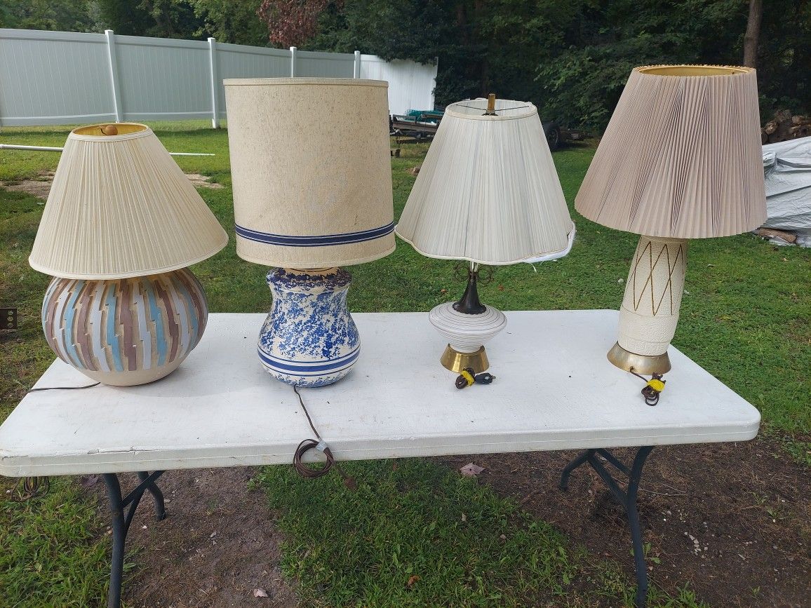 4 nice lamps. $5 for all 4 lamps.