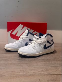 Nike Air Jordan 1 Mid SE "Industrial Blue"